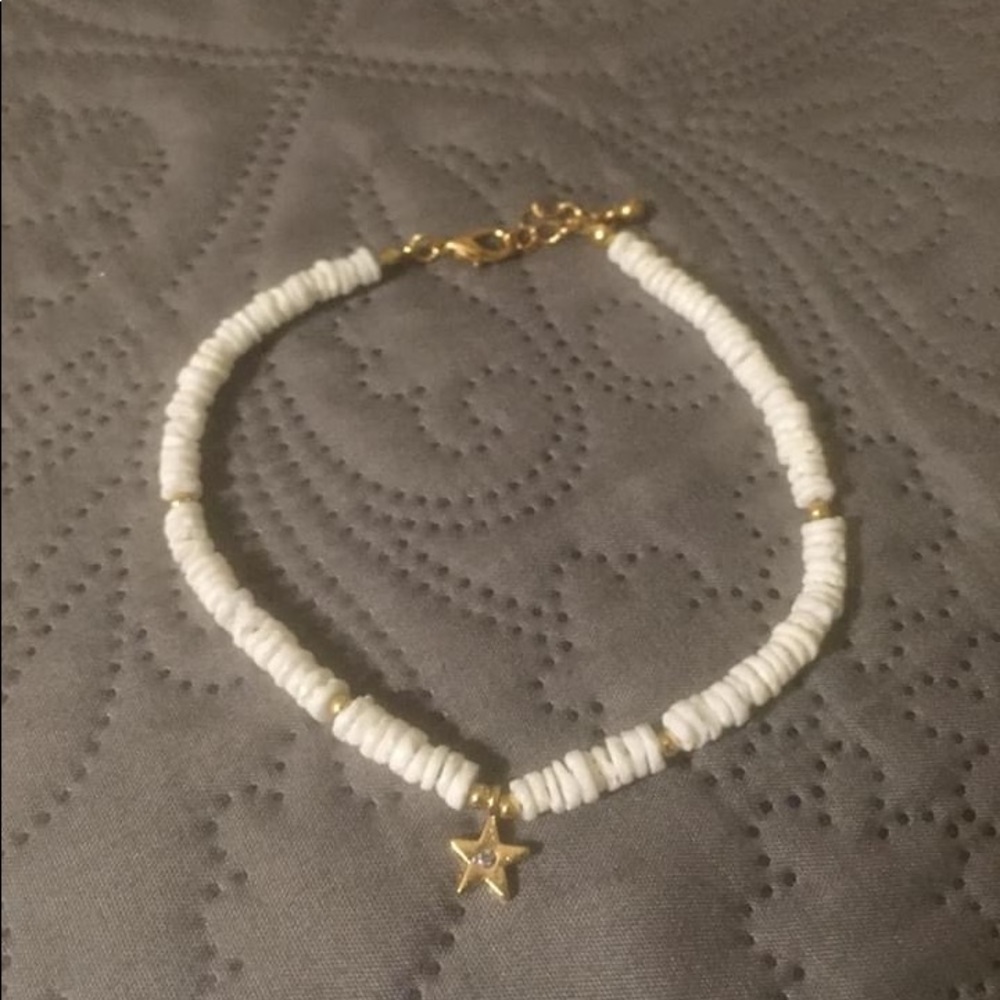 Adorable Anklet w/ star charm !!